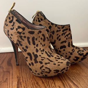 Vince Camuto platform leopard heels 5.5